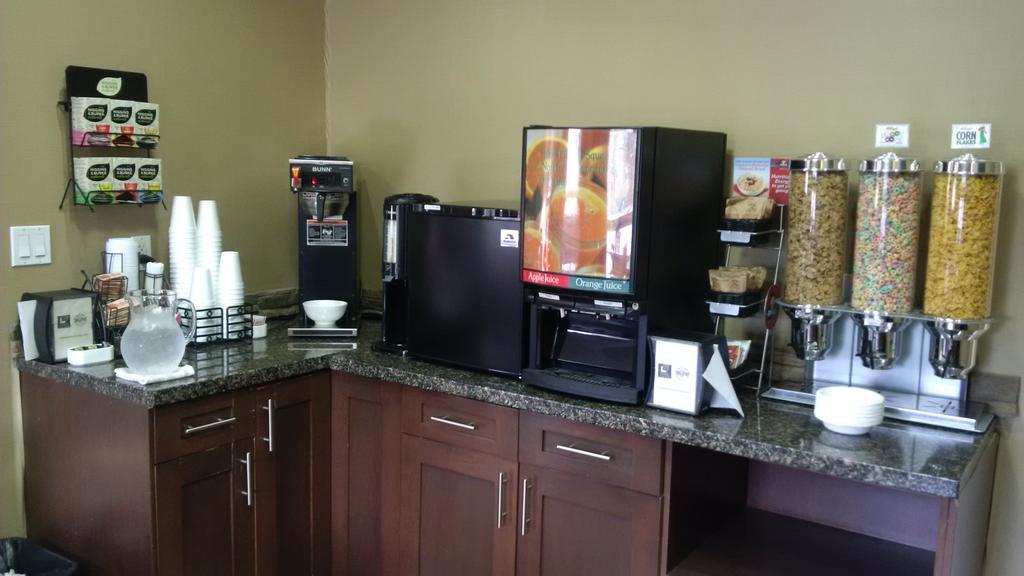 Hudson Hope Sigma Inn & Suites Hudson'S Hope מראה חיצוני תמונה